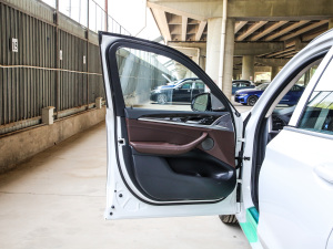 2021Ŀ xDrive30iI(lng) M\b {λ܇T