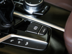 2021Ŀ xDrive30iI M\b п؅^