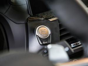 2021Ŀ xDrive30iI M\b п؅^