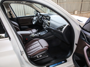 2021Ŀ xDrive30iI M\b п؅^