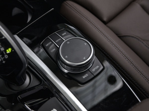 2021Ŀ xDrive28i M\b п؅^(q)