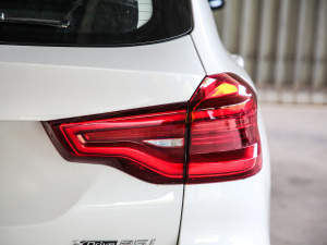 2021Ŀ xDrive25i Ab ^