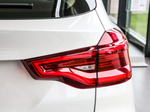 2021Ŀ xDrive28i Ab ^