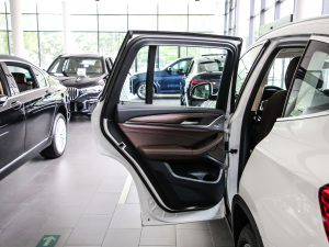 2021Ŀ xDrive28i Ab ܇T