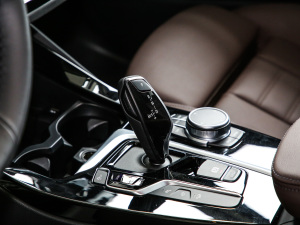 2021Ŀ xDrive28i Ab п؅^(q)