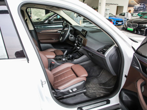 2021Ŀ xDrive28i Ab п؅^(q)