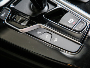 2021Ŀ xDrive28i Ab п؅^(q)