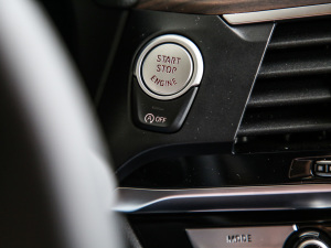 2021Ŀ xDrive28i Ab п؅^