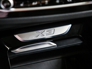 2021Ŀ xDrive28i Ab п؅^