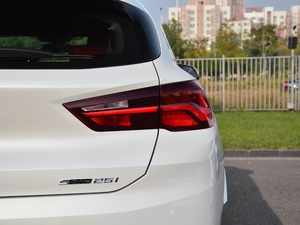 2021款sDrive25i 领先型M运动套装 尾灯