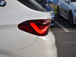 2021sDrive25i IM\b ^