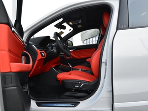 2021款sDrive25i 领先型M运动套装 前排空间