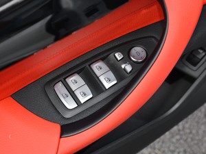 2021款sDrive25i 领先型M运动套装 主驾车窗控制区	
