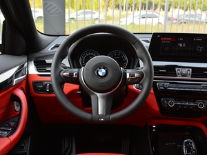2021款sDrive25i 领先型M运动套装 方向盘