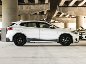 2021sDrive20i MԽҰb w^