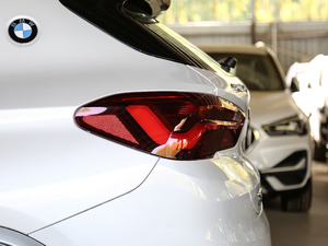 2021sDrive20i MԽҰb ^