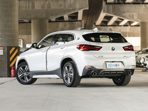 2021款sDrive25i 领先型M越野套装 左后45度