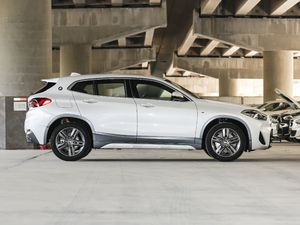 2021sDrive25i IMԽҰb w^