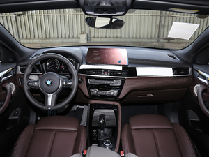 2021款sDrive25i 领先型M越野套装 内饰全景