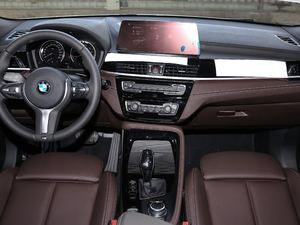 2021款sDrive25i 领先型M越野套装 中控台
