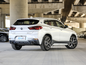 2021sDrive25i MԽҰb w^