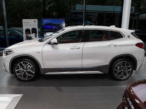 2021款xDrive25i M越野套装 正侧（左）
