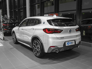 2021款xDrive25i M越野套装 左后45度