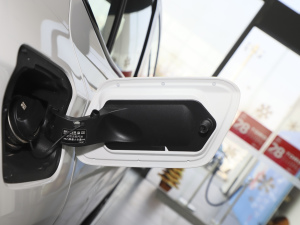 2021xDrive25i M\(yn)b (x)(ji)^