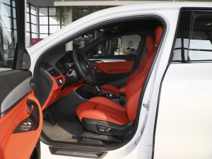2021款xDrive25i M运动套装 前排空间