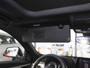 2021款xDrive25i M运动套装 遮阳板（左）