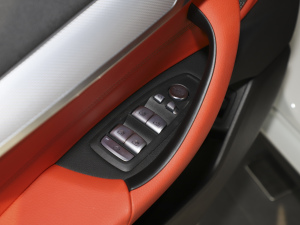 2021款xDrive25i M运动套装 主驾车窗控制区	