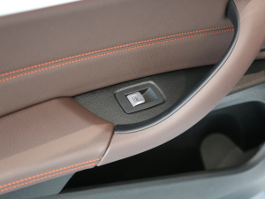 2021sDrive25i ҹ п؅^