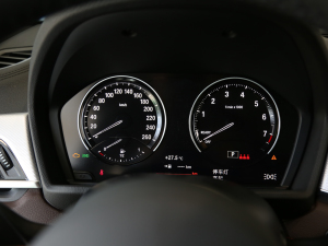 2021款sDrive25i 曜夜版 仪表