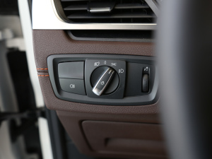 2021sDrive25i ҹ п؅^