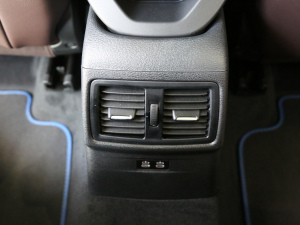 2021sDrive25i ҹ п؅^