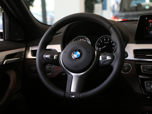 2021sDrive25i ҹ п؅^