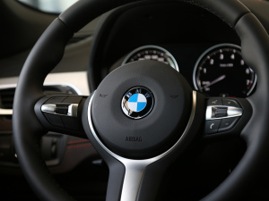 2021sDrive25i ҹ п؅^