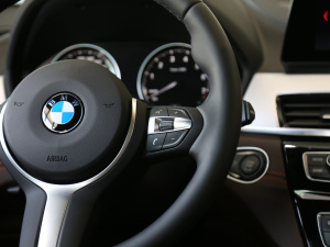 2021sDrive25i ҹ п؅^