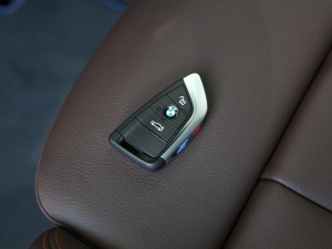 2021款sDrive25i 曜夜版 车钥匙