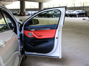 2021sDrive25i M\(yn)(dng)b g