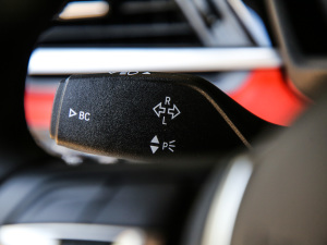 2021sDrive25i M\b п؅^