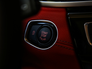 2021sDrive25i M\b п؅^