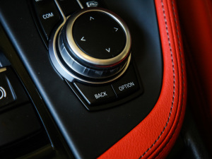 2021sDrive25i M\b п؅^