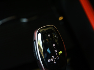 2021sDrive25i M\b п؅^(q)