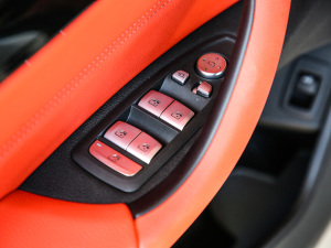 2021款sDrive25i M运动套装 主驾车窗控制区	