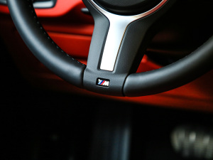 2021sDrive25i M\b п؅^(q)