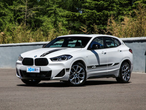 2021款xDrive25i 曜夜版 左前45度