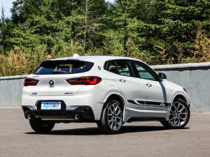 2021款xDrive25i 曜夜版 整体外观