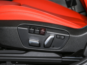 2021款改款 sDrive25i M运动套装 主驾驶座椅调节