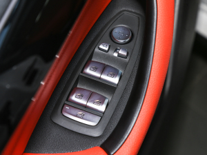 2021款改款 sDrive25i M运动套装 主驾车窗控制区	